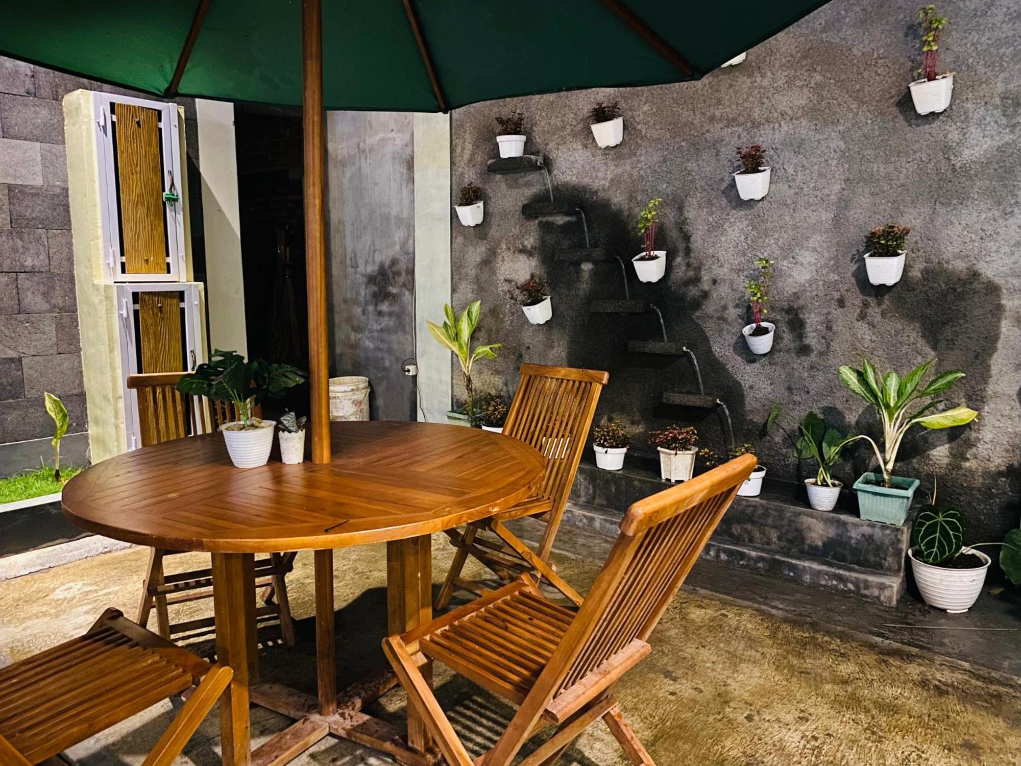 Robiu Bed & Breakfast Banyuwangi  Exteriör bild